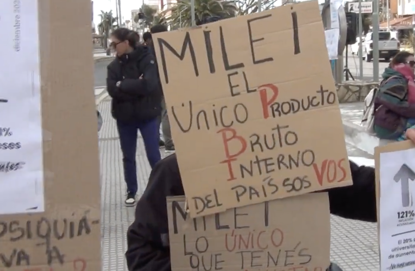 SAN CLEMENTE DEL TUYÚ MARCHÓ EN DEFENSA DE LA EDUCACIÓN PÚBLICA